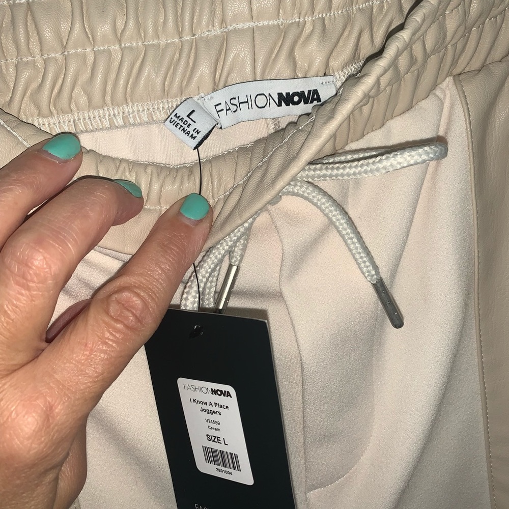 NWT Fashion Nova I Know A Place Joggers - Picture 9 of 9